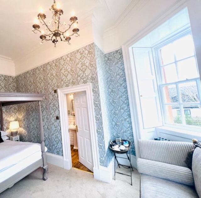House Hotel *