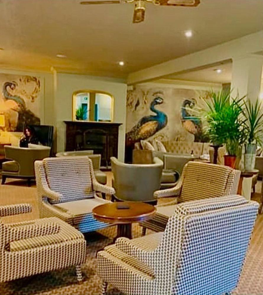 Hotel House *