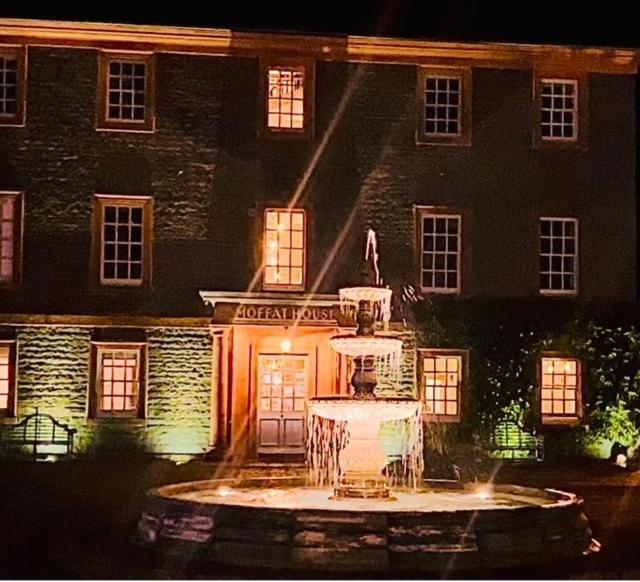 Hotel House *